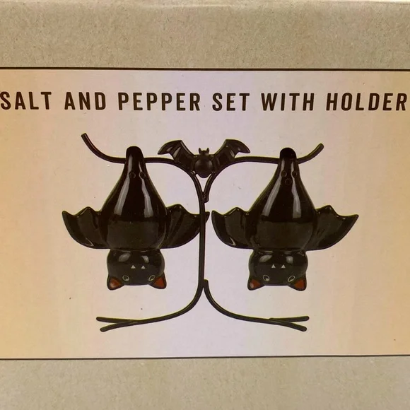 NIB Cracker Barrel Gothic Black Hanging Bat Salt Pepper Shakers With Holder - Picture 6 of 6